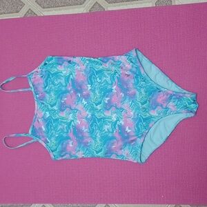 4/$20 Swimming suite  🦋  butterfly size 10-12